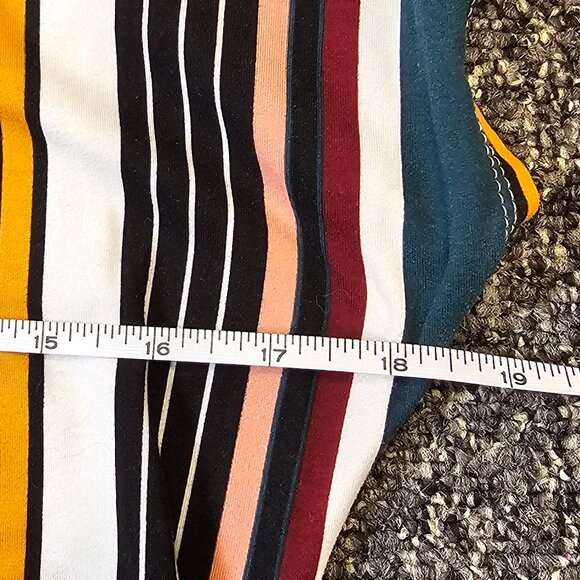 BOGO 🎀 BUNDLE OF 2 rouched tees- Sz Large - Picture 4 of 9